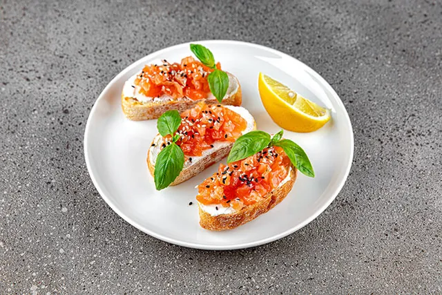 Bruschetta cu somon