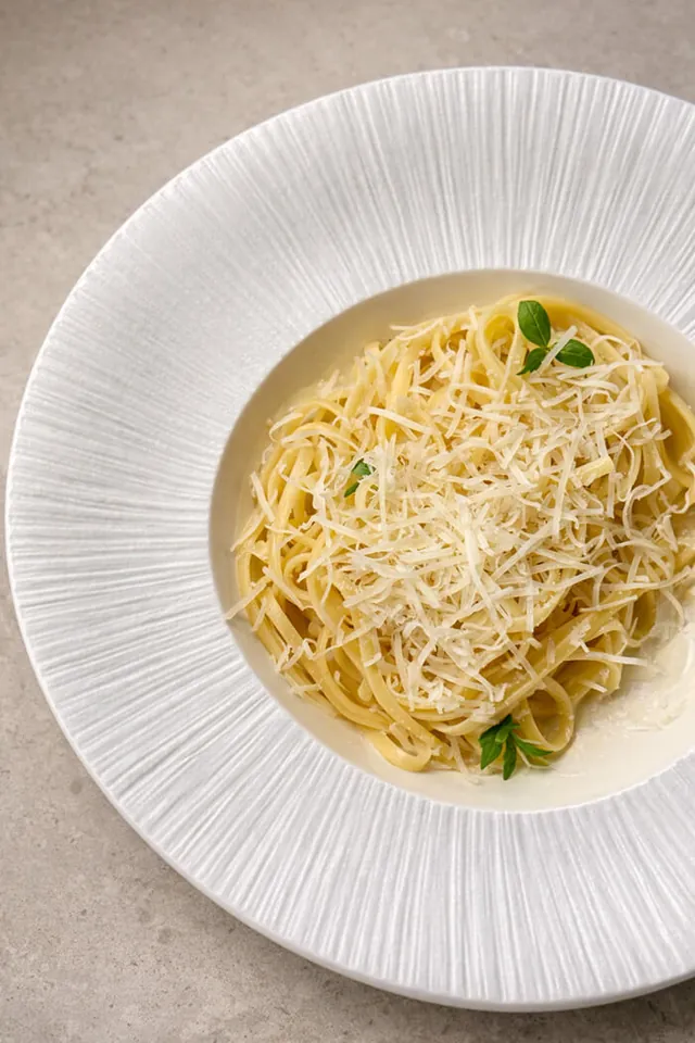 Spaghete cu unt și parmezan